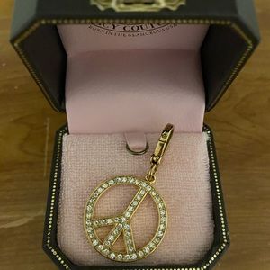 JUICY COUTURE PEACE CHARM